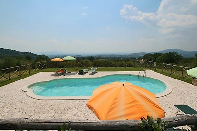 Delizioso agriturismo con piscina a Casperia