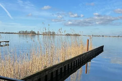 Geschakelde villa aan de Loosdrechtse Plassen