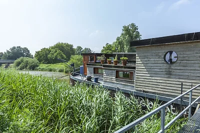 Schönes Boot mit Terrasse in Merkem