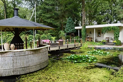 Vrijstaande bungalow met buitenhaard