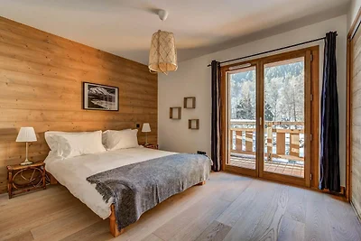 Spacious Apartment with Balconies beside Ski...