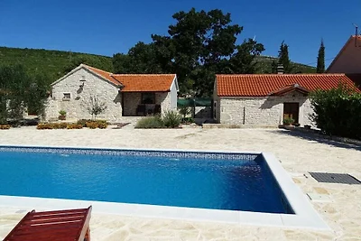 Ferienhaus in Benkovac mit Schwimmbecken