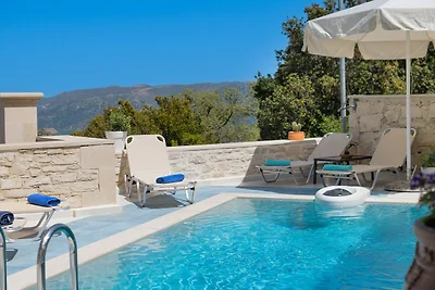 Evergreen Villa am Stadtrand von Patsos