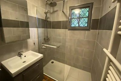 Villa mit Garten und Terrasse