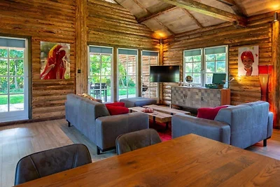 Spazioso chalet in legno con terrazza...