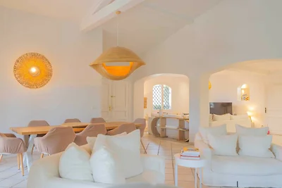 Geräumige Villa mit Pool und Klimaanlage für ...