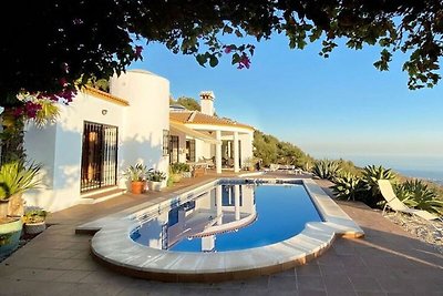 Lauschige Villa in Arenas mit privatem Pool