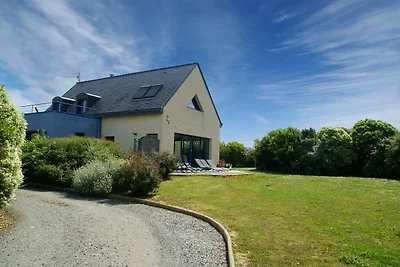 Villa in Moëlan-sur-Mer met zwembad bij...