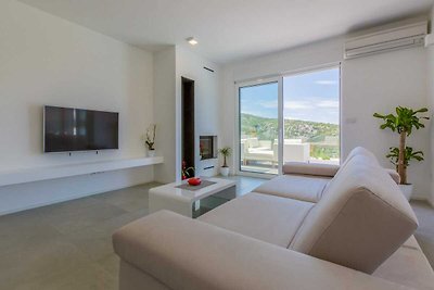 Modernes Ferienhaus in Grizane mit...