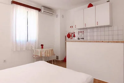 Apartments Nadia - Studio Apartment With Terr...