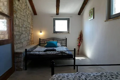 Ferienhaus in Kastelir mit Schwimmbecken