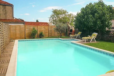 Charmantes Ferienhaus in Talairan mit Pool