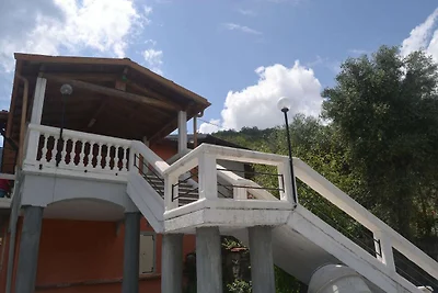 Gezellig vakantiehuis in Testico met terras