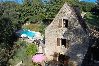 Modernes Ferienhaus in Besse mit Swimmingpool