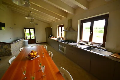 Elegante villa storica con piscina nella regi...