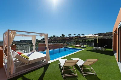 Chalet in San Bartolomé de Tirajana mit Pool