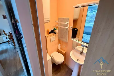 Rustikales Plätzchen am Flussuferweg