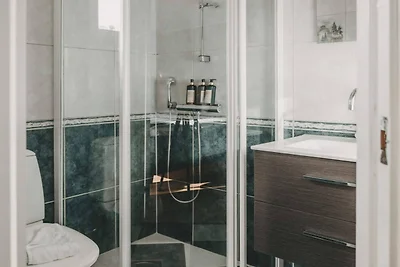 Einladendes Hotelzimmer mit kostenlosem...