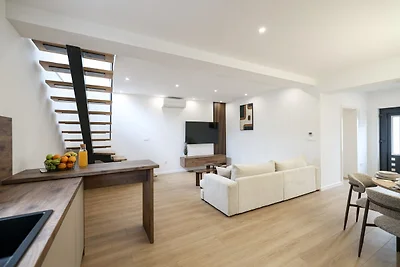 Elegante Villa mit Whirlpool in Sukošan
