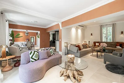 Luxuriöse Villa mit beheiztem Pool 5SZ/10P -...