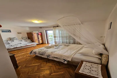 Monolocale ben posizionato a Tribunj
