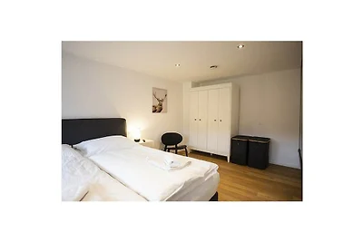 Q-Stall, Apartment 03