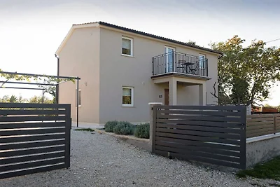 Ferienhaus in Tinjan mit Schwimmbecken