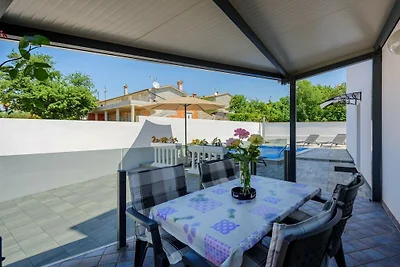 Ferienwohnung in Kukci mit Schwimmbecken