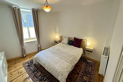 Sanctuaire luxuriant près de la forêt