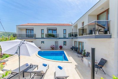 Villa LA-Two Bedroom Apartment with Terrace