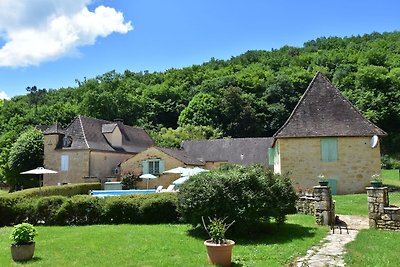 Steinhaus mit Gemeinschaftspool bei Sarlat