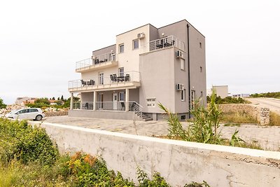Charming Apartment in Novalja near Seabeach