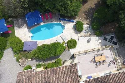 Ferienhaus mit großem Garten und Pool