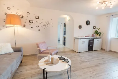 Four Bedroom Holiday Home with Sea View