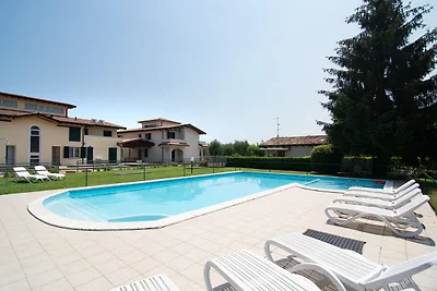 Appartamento panoramico a Salò con piscina