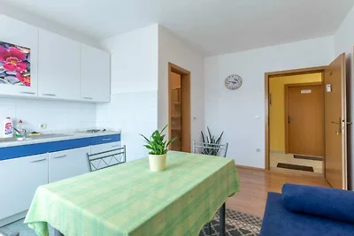 Charming Trogir Apartments with Balcony - Com...