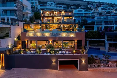 Villa in Kalkan mit Schwimmbecken