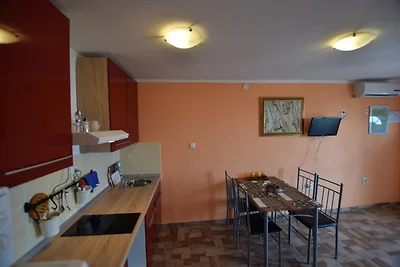 Schöne Wohnung mit Terrasse und Küche im Frei...
