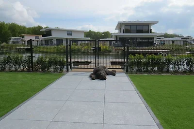 Villa in Zeewolde mit Terrasse