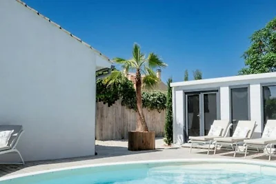 Villa in Aigues-Mortes mit Pool & Blick