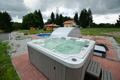 Dom na Wsi w Czeskim Lesie z Basenem