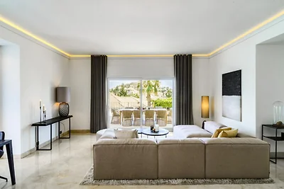 Villa in Nueva Andalucía mit beheiztem Pool