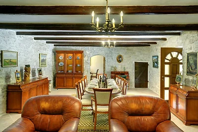 Ferienhaus in Rojnici mit Pool