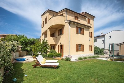 Spaziosa casa con terrazza e giardino privati