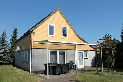 Geräumiges Ferienhaus mit Sauna in Strandnähe