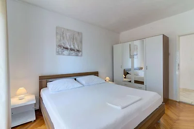 Apartment in Senj Lika-Karlovac mit Terrasse