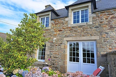 Stenen huis in Bretagne aan zee