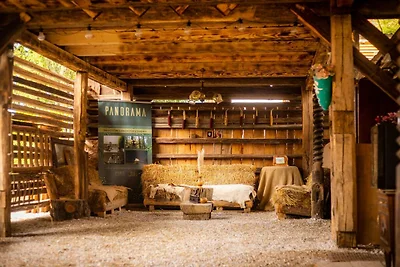 Rustic Refuge Glamping with Hot-Tub and Sauna...