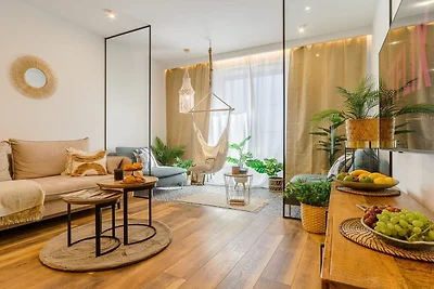 Casa a un solo piano sulla riva della...