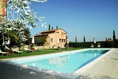 Casale con piscina